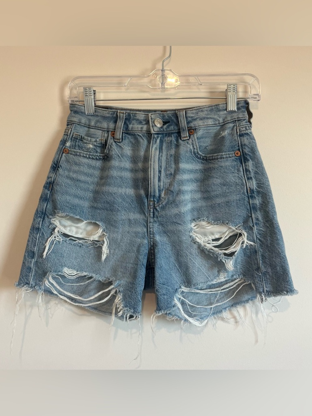 American Eagle Outfitters Light Wash Baggy Mom Short- Size 00